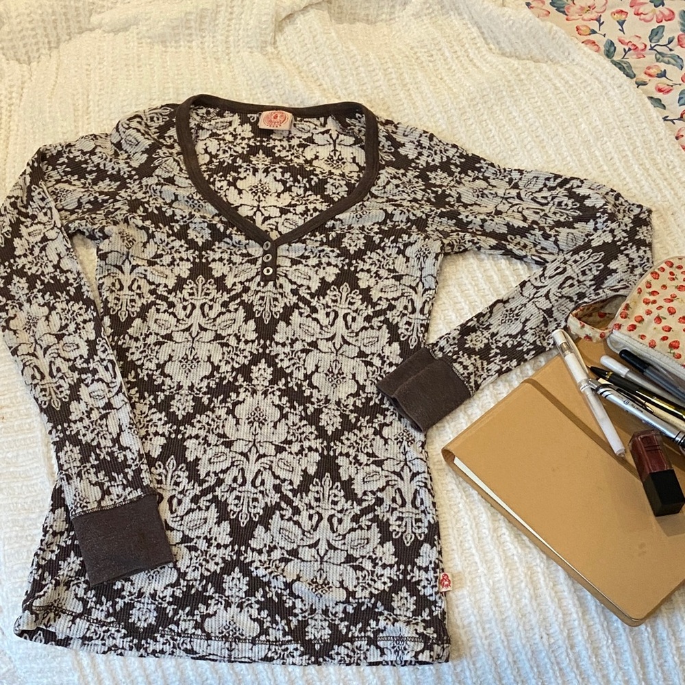 Y2K Henley - Curious Gypsy